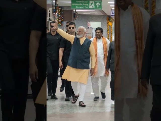 "PM MODI" Entry from Howrah maidan metro station🇮🇳