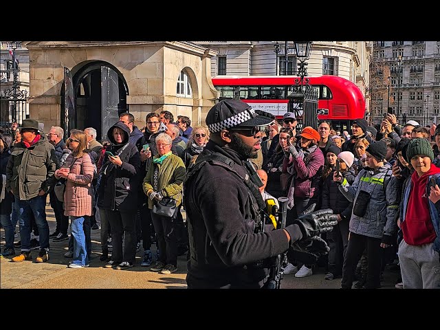 POLICE SHOUT at HUGE tourist crowd and HORSE almost tramples visitors at Horse Guards!