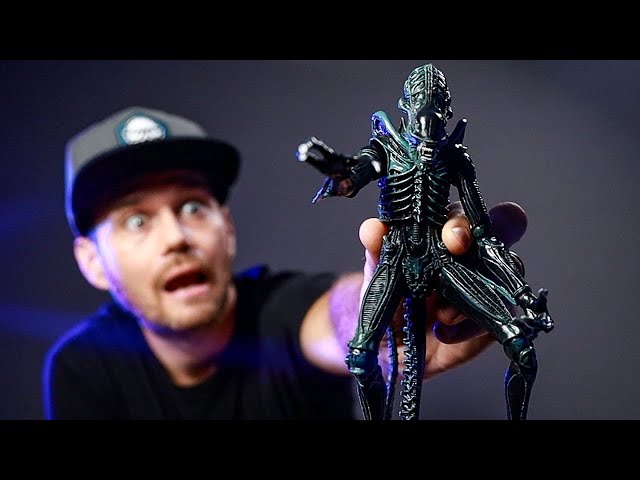 NECA Ultimate Edition 7" Blue Xenomorph from Aliens (1986) - Unboxing and Review