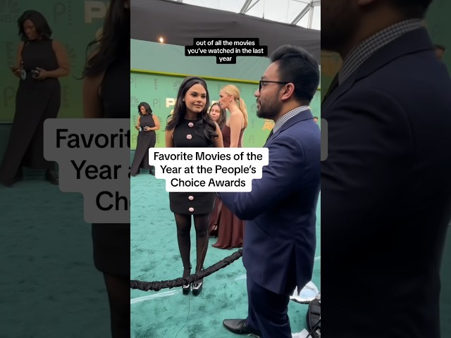 Asking favorite movies at the People’s Choice Awards!!