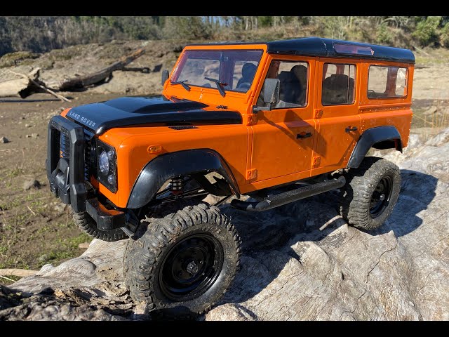 GIGANTIC DEFENDER! - DOUBLE-E LAND ROVER DEFENDER 1/8th Truck - High Rocks Review 🏆