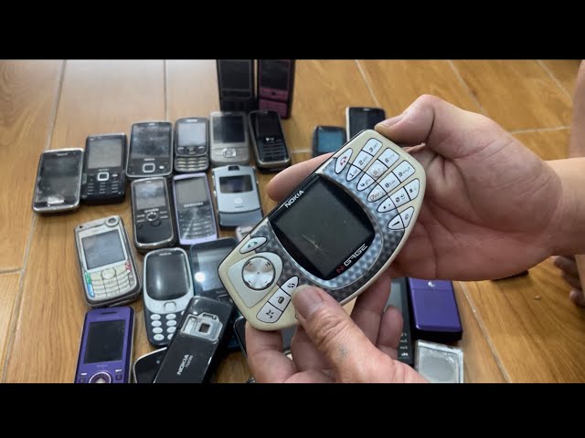 Collection of all the oldest phones such as Nokia Samsung Sony blackberry