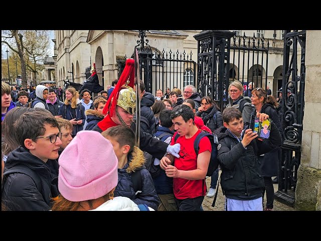 King's Guard OBLITERATES FRENCHIE MAGINOT LINE as students aren't paying attention at Horse Guards!