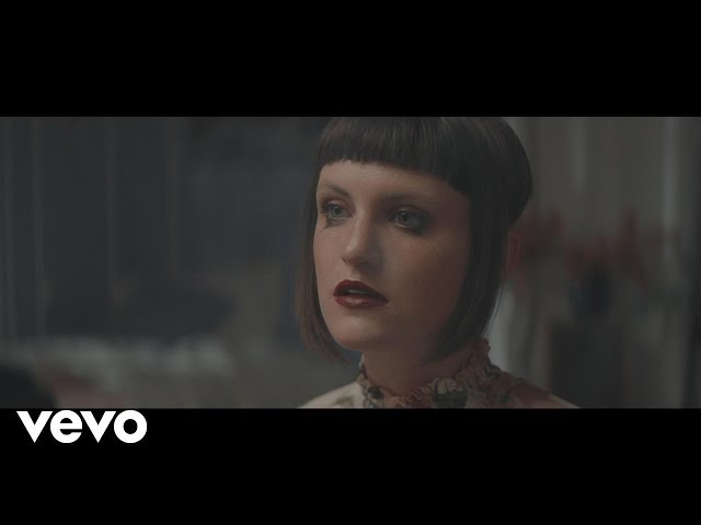 MUNA - Crying On The Bathroom Floor (Lyric Video)