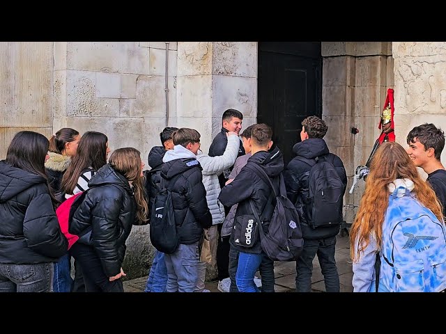 SPANISH STUDENTS DISRESPECT THE KING'S GUARD - until their teacher intervenes at Horse Guards!