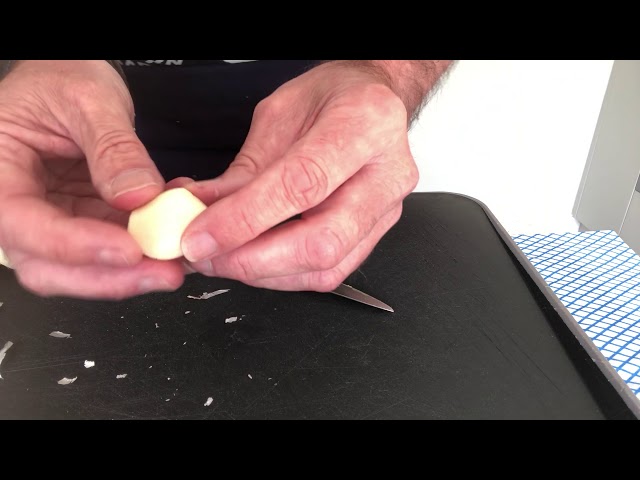 HOW TO...Slice & Dice Garlic
