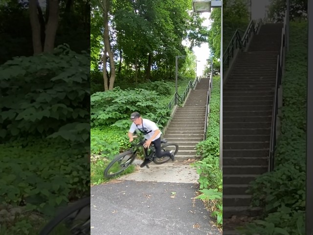 Went way to fast down these stairs! #fail #crash #downhillmtb #mtb #mountainbike #bicycle #failarmy
