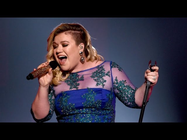 Kelly Clarkson Sparks Intense Debate! | Perez Hilton
