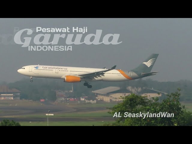 Pesawat Haji Garuda Indonesia Embarkasi - Debarkasih Surabaya.