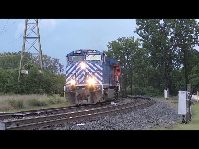 CEFX 1017 and some SD40 2's