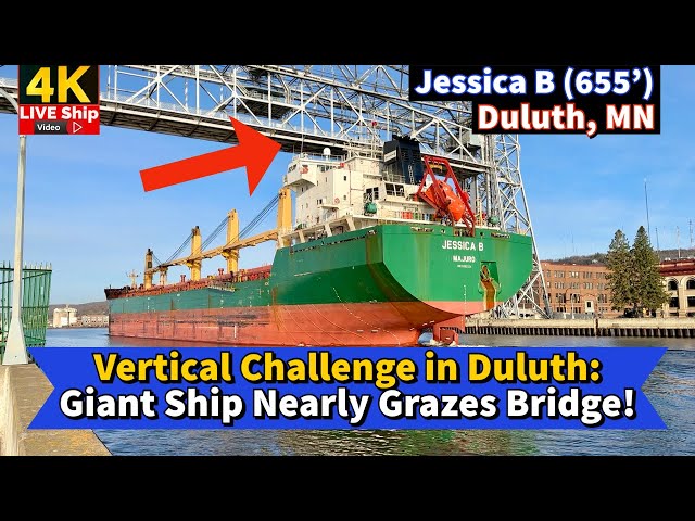 ⚓️Vertical Challenge in Duluth: Giant Ship Nearly Grazes Bridge!