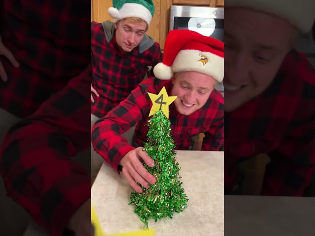 the Christmas Tree Ball Game 🎄