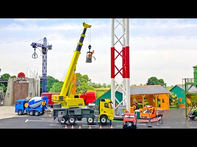 RC Baumaschinen in BRUDER Toys WORLD, Grumalu GRUTF Liebherr 1045 RC Truck CRANE 4k Video