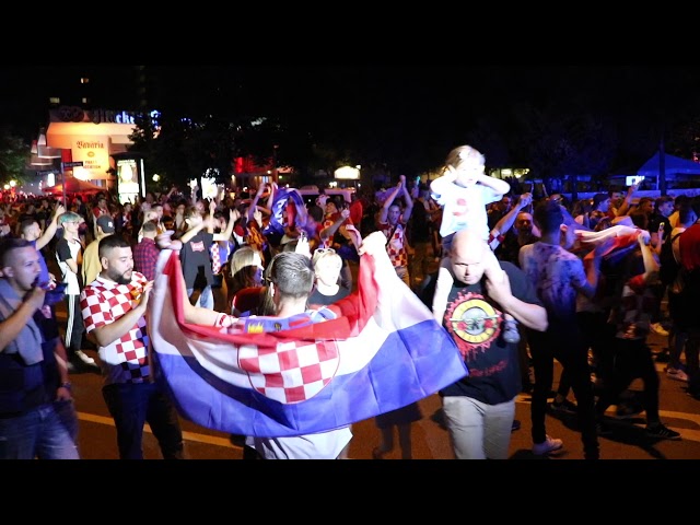 WM 2018: Münchner Kroatien Fans feiern auf der Theresienhöhe nach Sieg gegen Russland