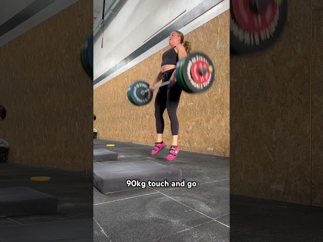 The way 90 moves👀 #weightlifting #weightliftingwomen #training #legs #legsworkout #clean #crossfit