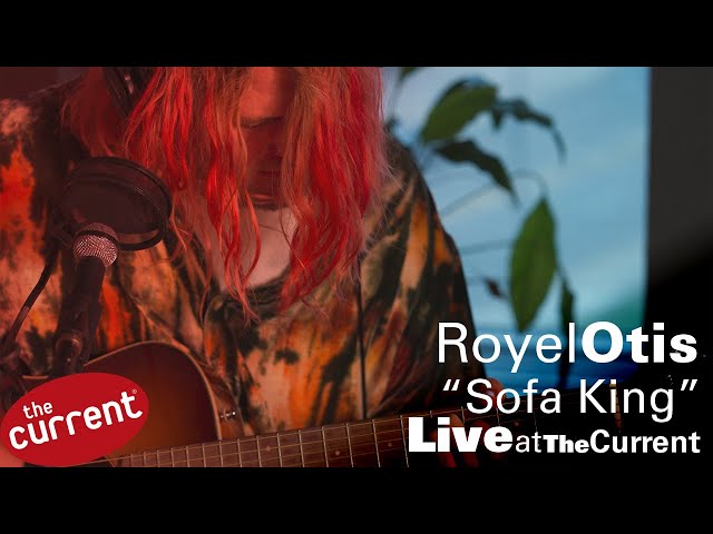 Royel Otis perform acoustic version of "Sofa King" in The Current studio