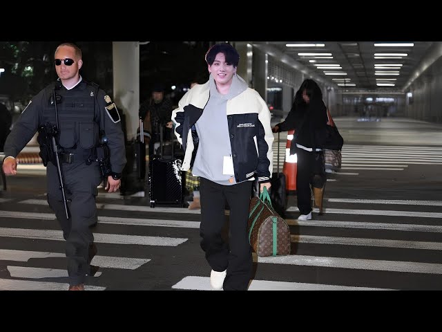 very exciting evening!! Jungkook did this surprising thing at the airport