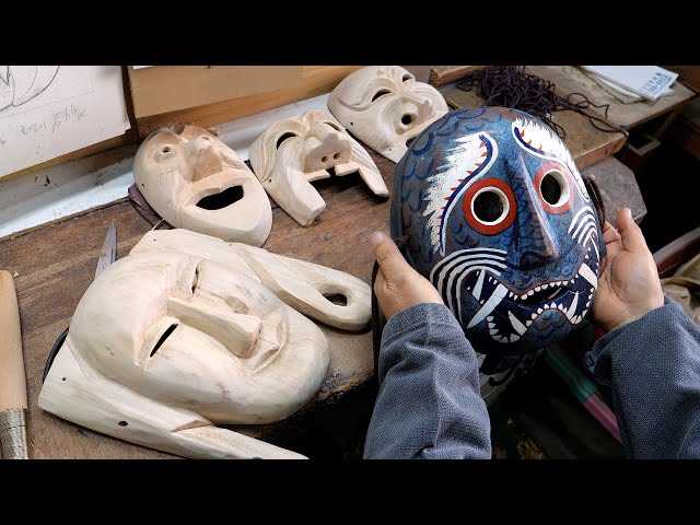 The process of a craftsman making a traditional mask. Amazing Korean traditional mask workshop