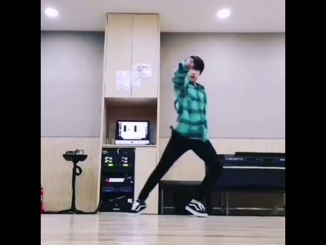 Predebut Jongseob dancing to 'Bad' by Christopher