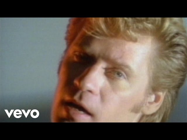 Daryl Hall & John Oates - Maneater (Official Video)