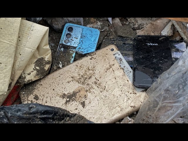 Found Broken Phones in Garbage Dumps! - How to Restore iPad Mini 3