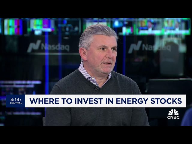 Energy stocks are still attractive despite crude oil pressures, says top analyst Paul Sankey