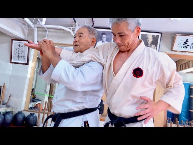 Dangerous Art! Hit each other in close range and attack the joints. This is Okinawa Karate 【Kakie】!