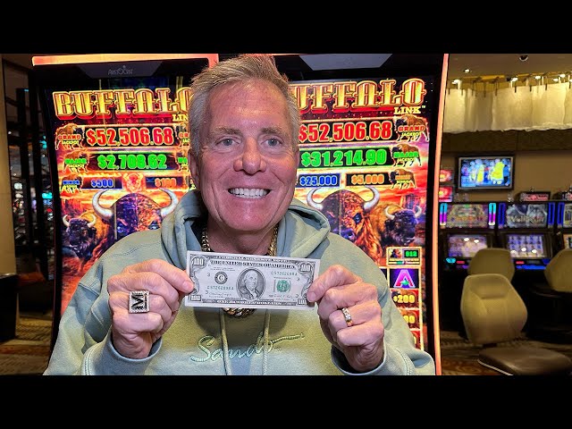 Playing $100 Slots At A Legendary Vegas Casino Before It Closes Forever!
