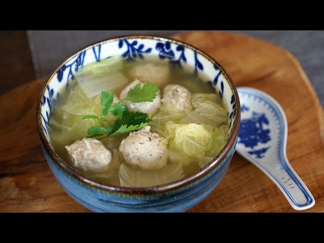 Chinese Cabbage and Chicken Meatballs Soup : Easy & Quick Recipe