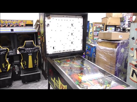 Repairing The Legendary BLACK KNIGHT Pinball Machine - What a Game!