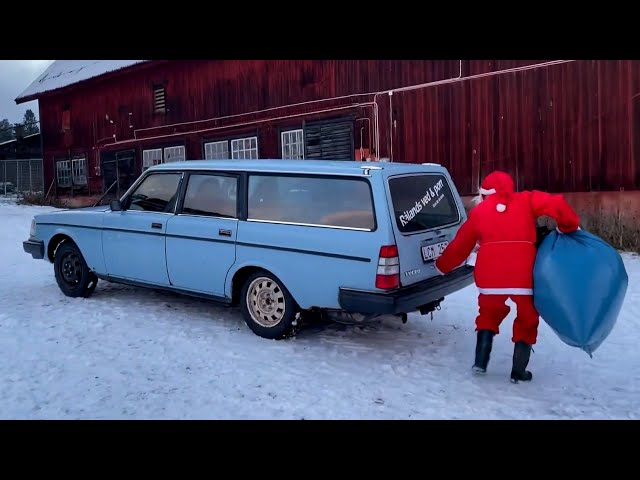 Santa drifting on Volvo 240. Best gifts delivery. Merry Christmas! Winter drift. DDrive