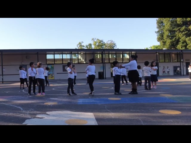 1st Grade Folklore Dance