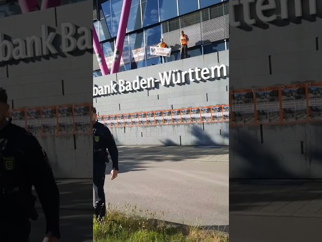 Polizei kommt zur Landesbank Baden Württemberg Denkzettel Protest vom 13.6.24