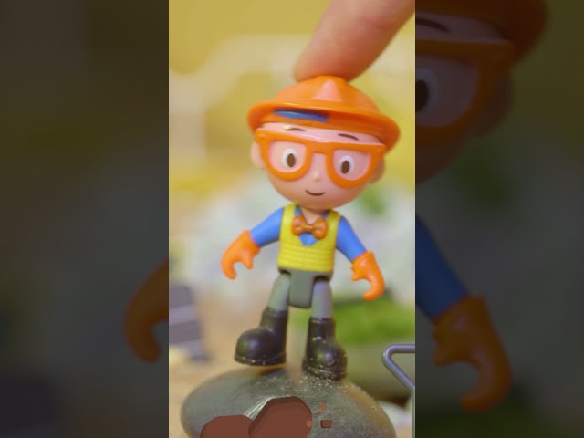 Blippi's Excavator Fun: Bye-Bye Dirt! 🚜💨 | Moonbug Kids - Cartoons & Toys #blippitoys