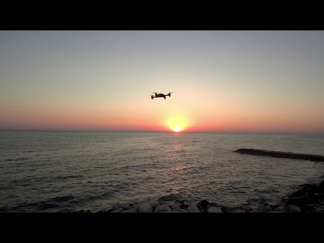 L'alba dei droni xiaomi mi drone hubsan 501ss in volo