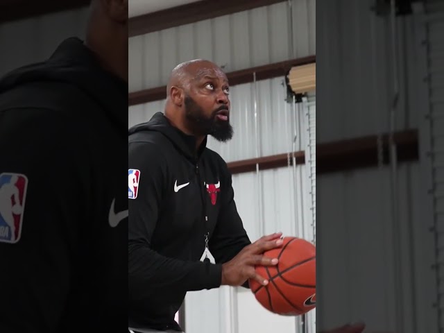 HORACE GRANT TRAINS YOUNG ATHLETES