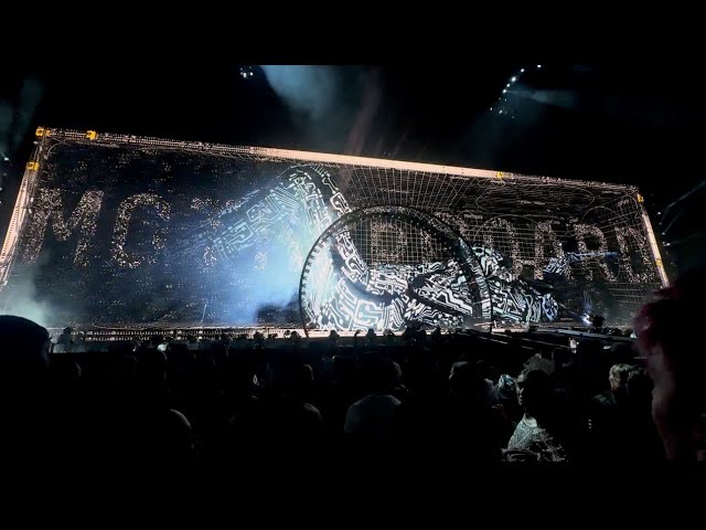 Beyoncé - Motherboard (Video Interlude) - Live from The Renaissance World Tour at MetLife Stadium