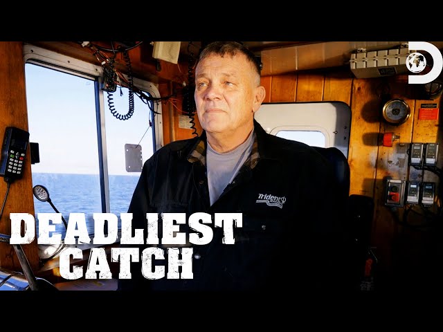 Captain Jack's Engine Shuts Off! | Deadliest Catch | Discovery