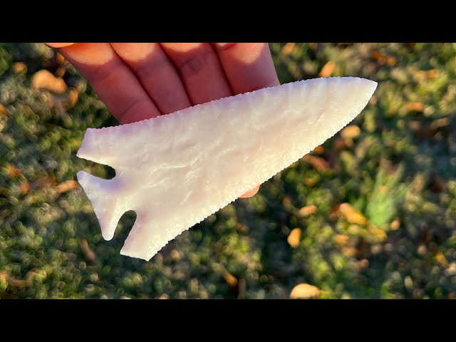 Making A Coral Clay Point! Flintknapping An Arrowhead!