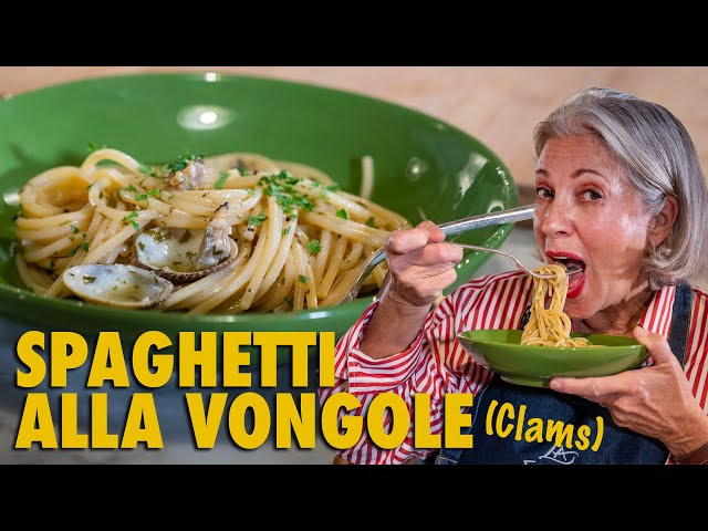 DELICIOUS Spaghetti alla Vongole (pasta with clams)