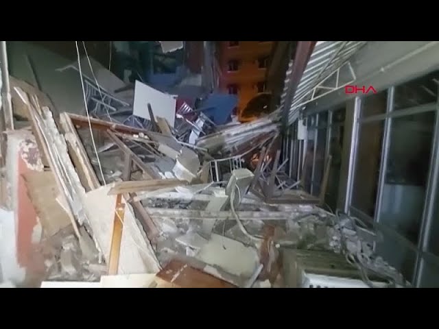 Dutzende Verletzte nach schwerem Erdbeben in der Türkei