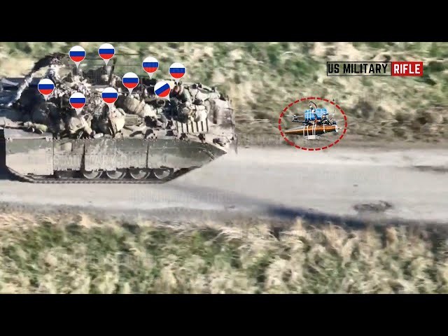 Horrible!! Ukrainian forces drop bomb FPV drones on a Russian tank hatch and blow up entire infantry