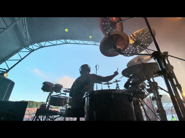 Pete Ray Biggin playing Leeds festival with level 42