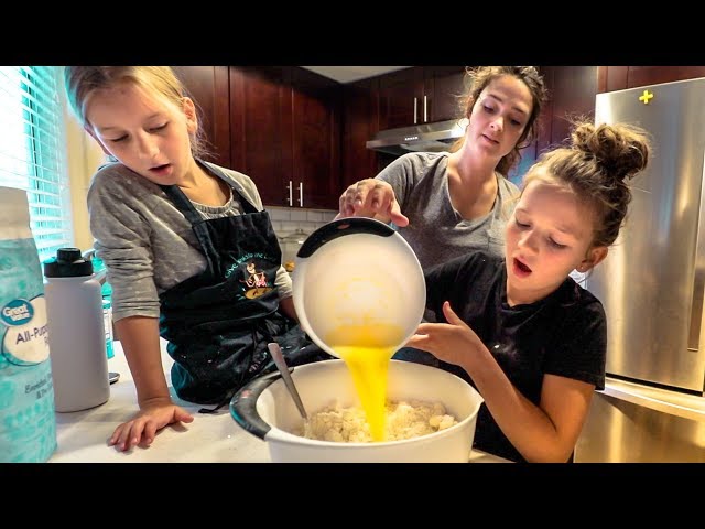 BAKING PIES | FAMILY VLOGGERS🦃🥧