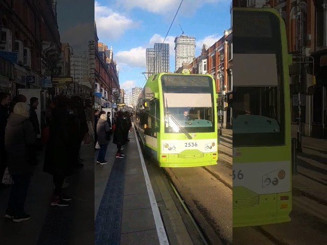 Tramlink in Croydon 🇬🇧 | Bombardier CR4000 Fleet #trams #trains #railway #london #shorts