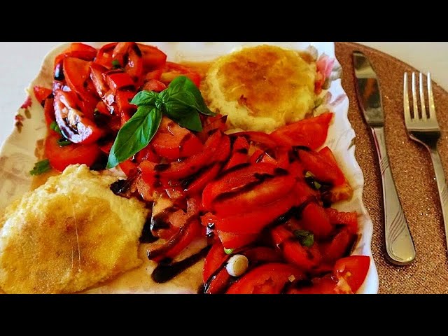 Absolut köstlich: gebackener Mozzarella mit Tomatensalat
