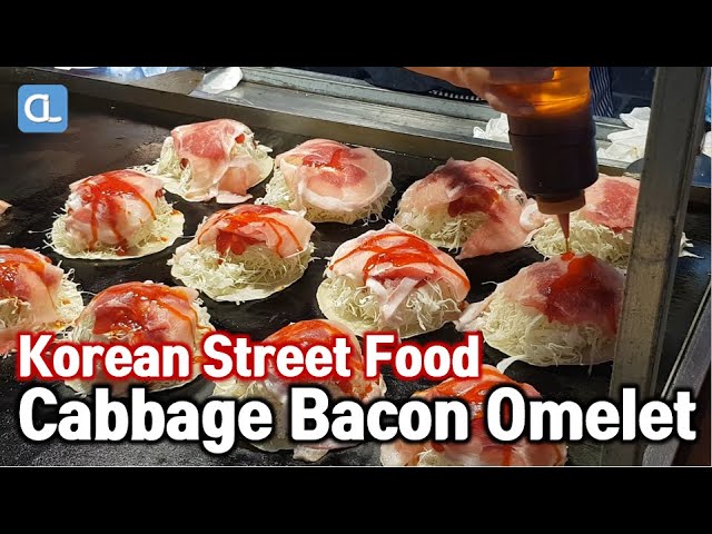 Cabbage Bacon Omelette / 양배추 베이컨 오믈렛 / Korean Street Food / Myeongdong, Seoul / 명동 길거리음식