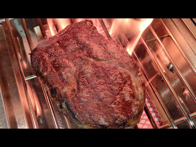 Wagyu Steak from Kreutzers grilled on a Taino Platinum 4+2 Gasgrill BBQ grill 800°