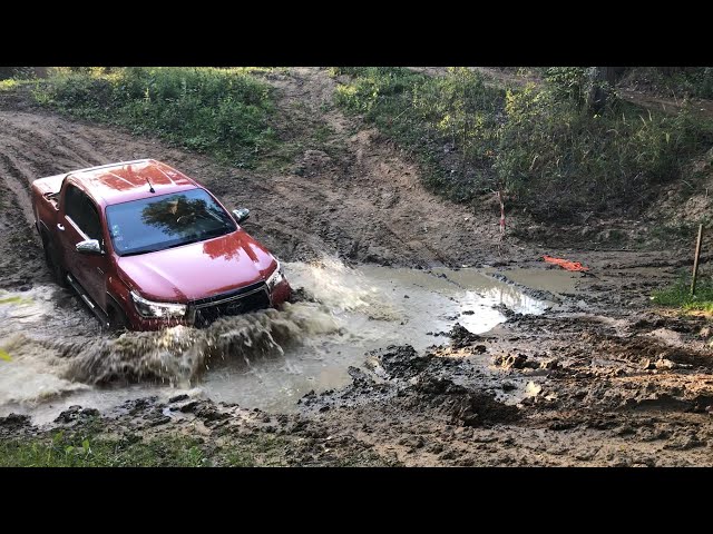 Traktoriáda with Toyota Hilux 2021/22 | proper offroad testing and walkaround
