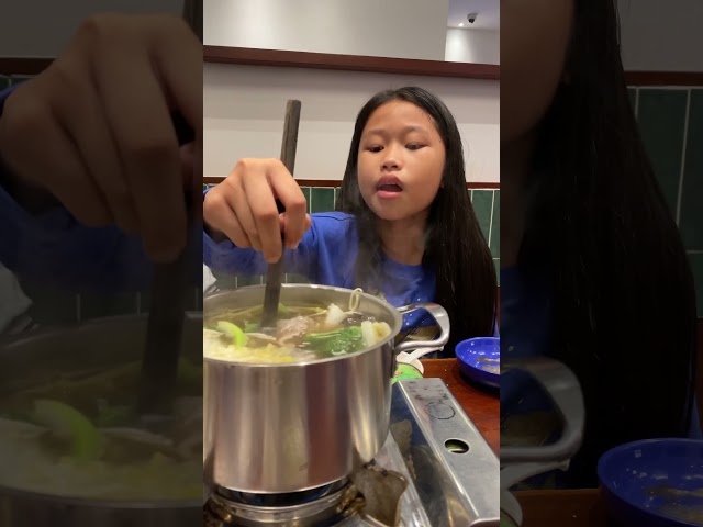 How to roll the beef on the chopsticks?#shortvideo #eating #soup #yummyfood